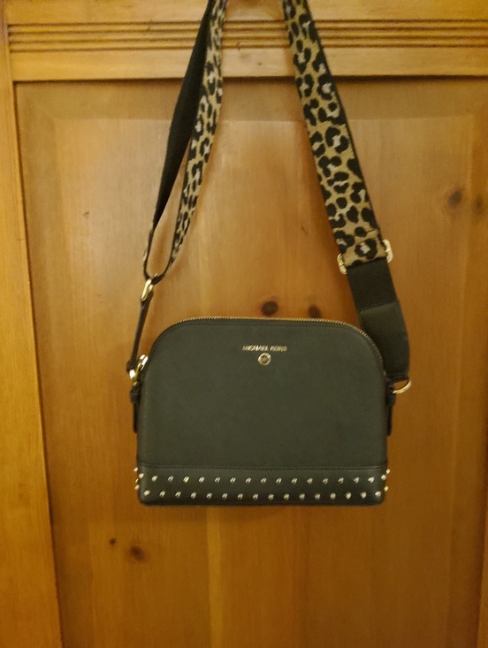 Michael Kors Handbags - Michael Kors Jet Set Medium Crossbody Dome Crossbody EUC